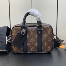 LOUIS VUITTON nano porte documents voyage