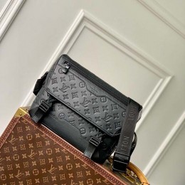 LOUIS VUITTON Voyager