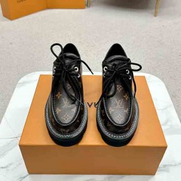LV Laureate Desert Boot