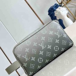 LOUIS VUITTON Locker Dopp Kit