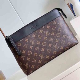 LOUIS VUITTON Pochette Voyage Souple