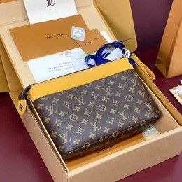 LOUIS VUITTON Pochette Voyage Souple