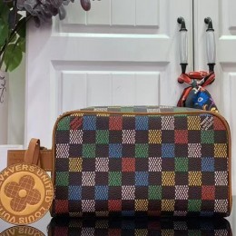 LOUIS VUITTON locker dop.p kit