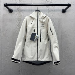 Arcteryx Alpha SV 6